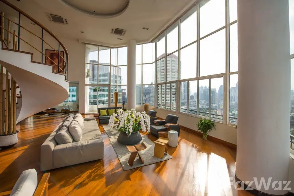 Moon Tower — source-listed rental photograph 1
